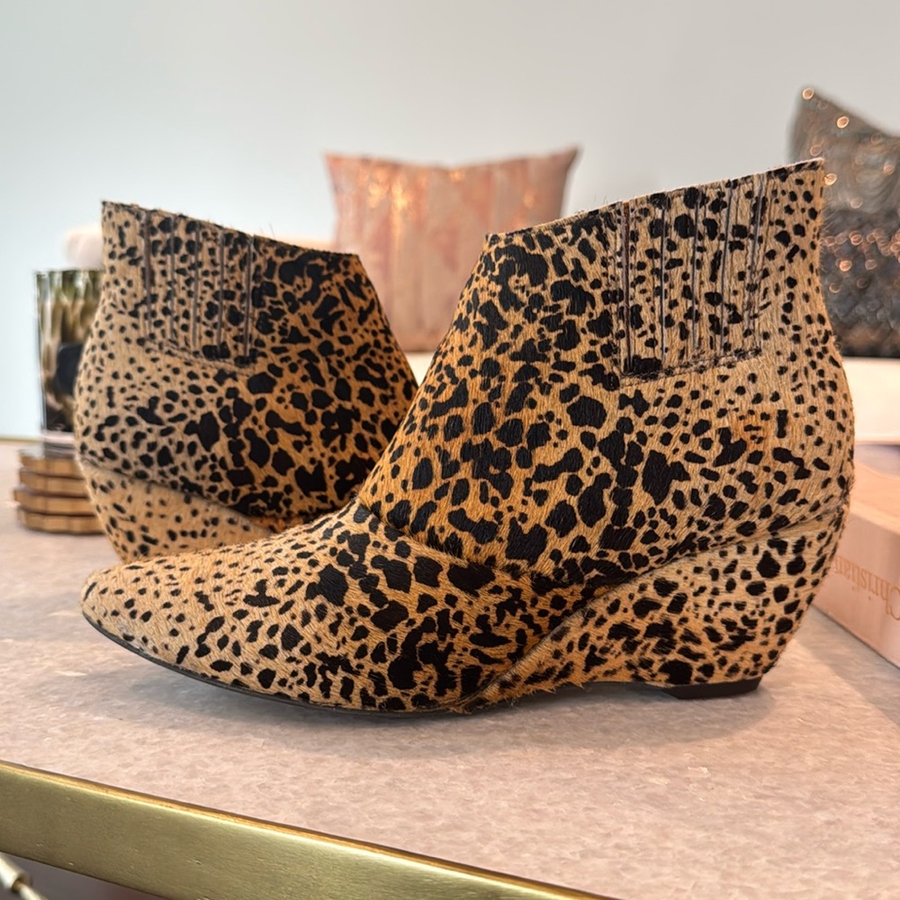 WOMENS MATISSE NUGENT LEOPARD PRINT WEDGE BOOTIE, size 6. Like new.